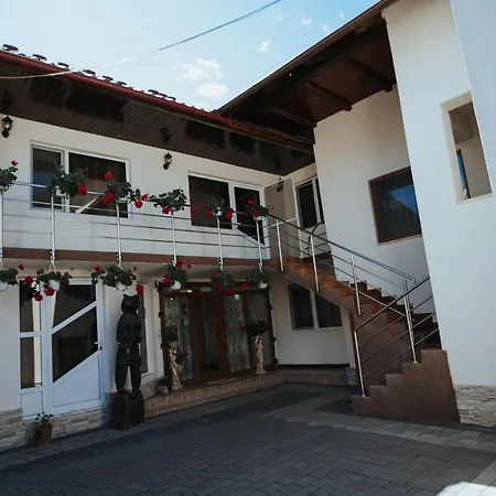 Pensiunea La Lenuta-3