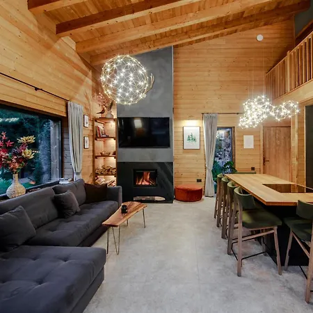 La Rau 663A - Riverside Mountain Chalet With Outdoor Jacuzzi-2