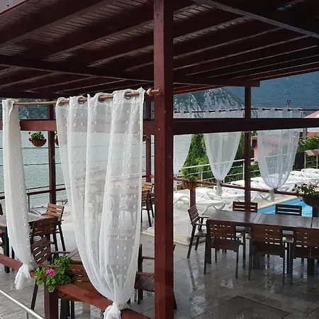 Pensiunea Rozelor-3