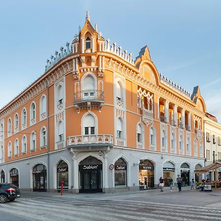 Cadoro City Center Apartments- Ultracentral-3