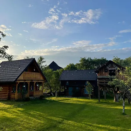 Complex Traditional Casuta Bunicilor-Breb-2