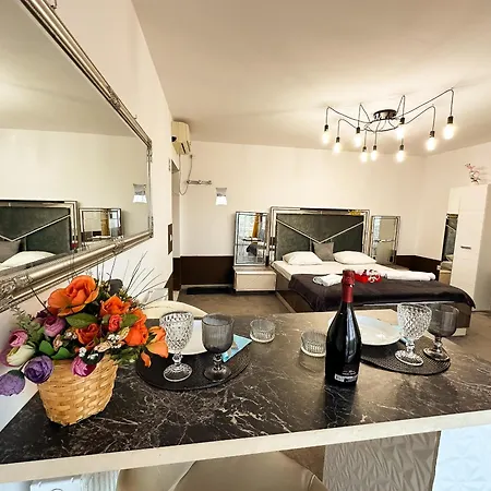 The Royal - Studio With Balcony & Panoramic View-2