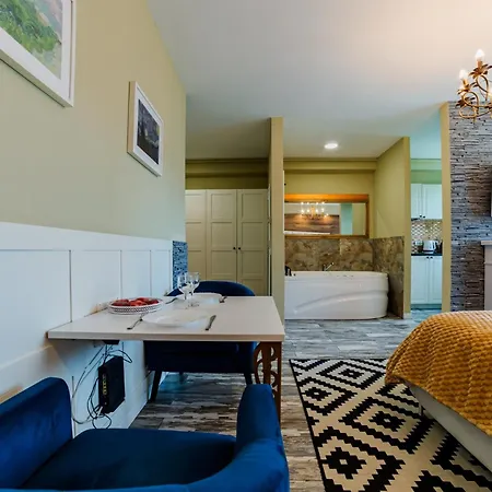 Romantic Jacuzzi Chic Apartment-2