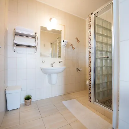 Camere de inchiriat Casa cu flori-2
