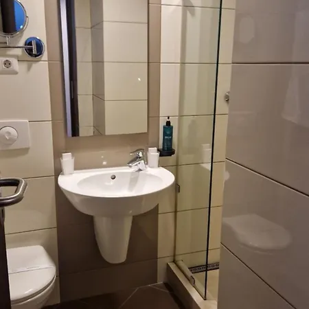 City Hotel & Lounge-3
