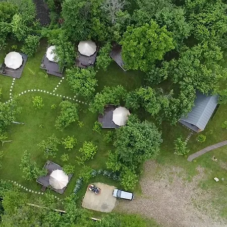 Tinutul Luanei Glamping Resort-3