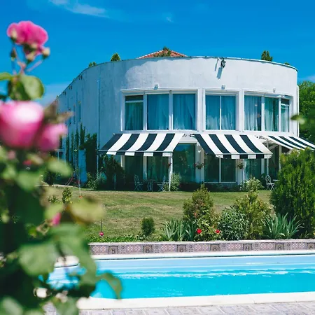 Youness Wellness Clinic & Retreats-3
