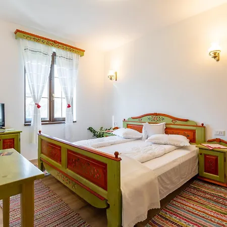 Conacul Secuiesc-Szekelyko Kuria Rasfat Complet Cu Sauna Si Ciubar Incluse-2