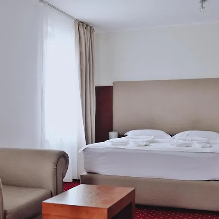 Hotel Dennis-3