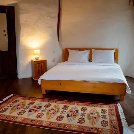 Cob Village - Casute din lut, self check-in, experienta in natura-3