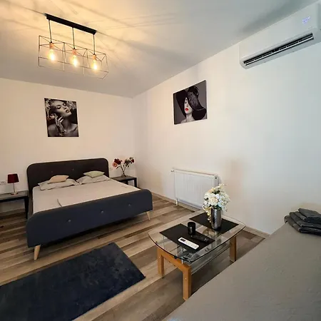 Renate House-2