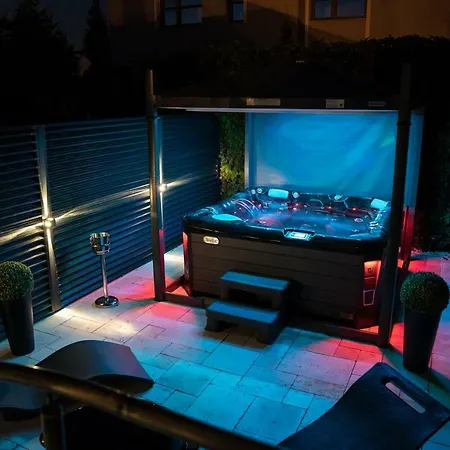 The Residence Central Jacuzzi Boutique (Adults Only)-2