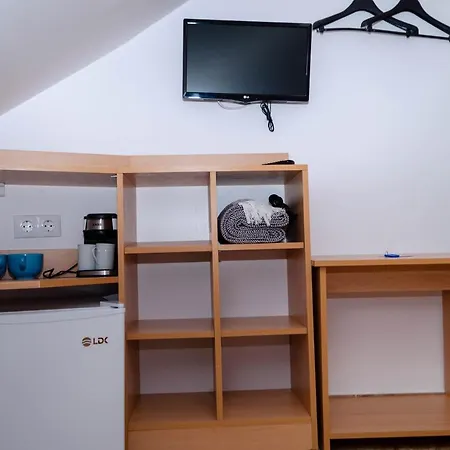 Mansarda mica cu baie proprie-3