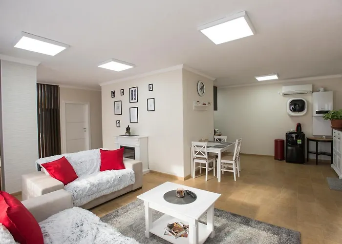 Lira Holiday Apartments