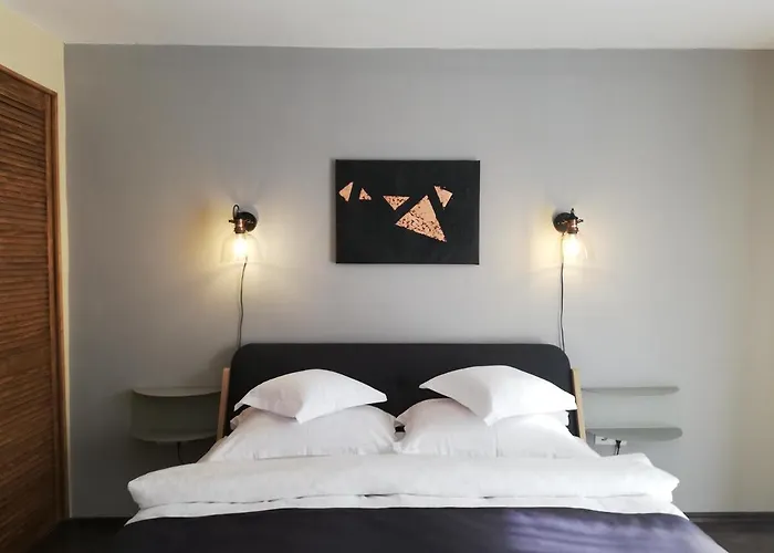 Cara Guesthouse 1