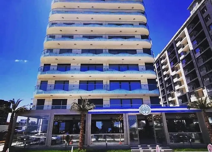 Luxury By The Sea, Mamaia