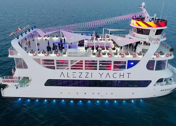 Luxury By The Sea, Mamaia