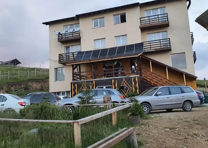 Pensiunea Patricia, Vârful lui Roman