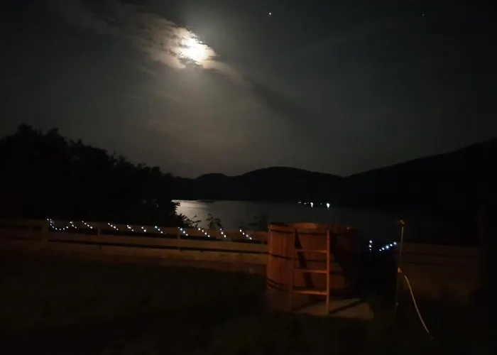 Entire Chalet, Amazing Panoramic View Of Calinesti Oas Lake, România