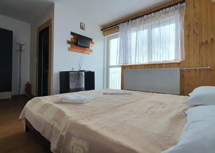 Pensiunea Patricia, Vârful lui Roman Horezu, România