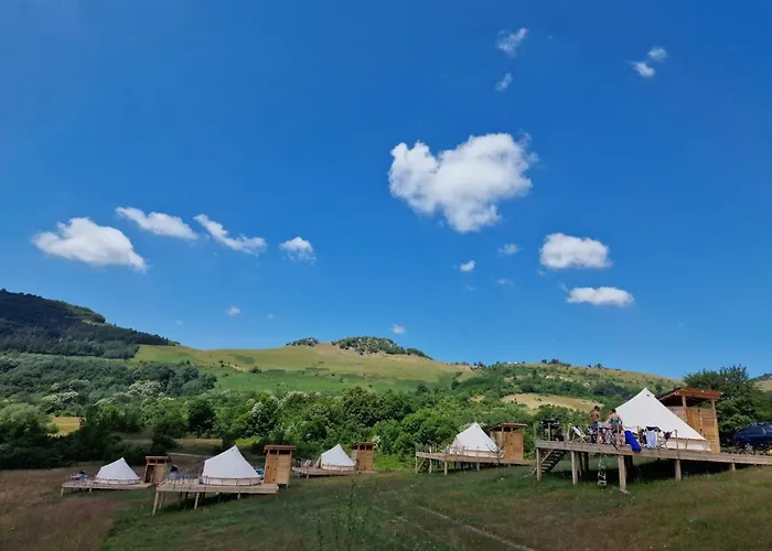 The Hunters Glamping Hotel Ciudanovita, România