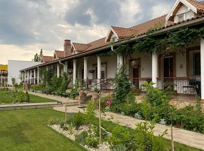 Country Club La Mesteceni