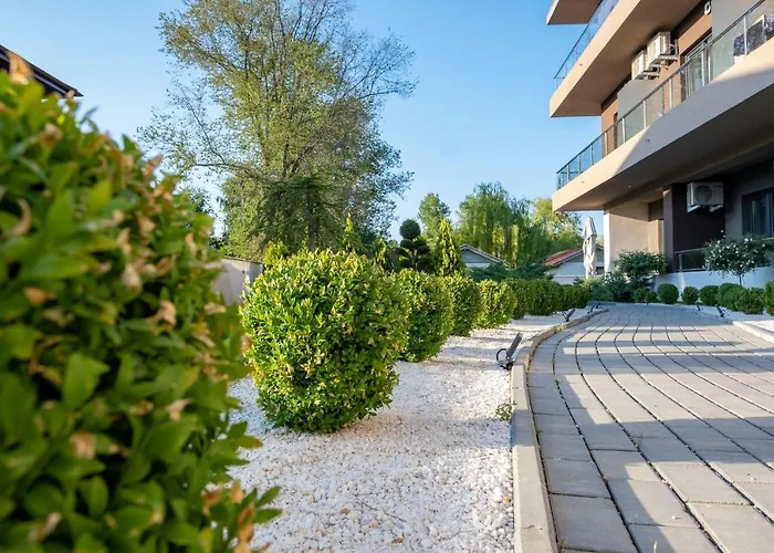 Vila Navona Saturn, România