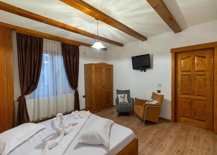 Conacul de sub munte Villa Novaci Străini, România