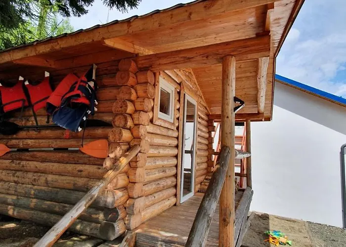 Vila Franceză - Cazare cu jacuzzi pe malul lacului Colibița