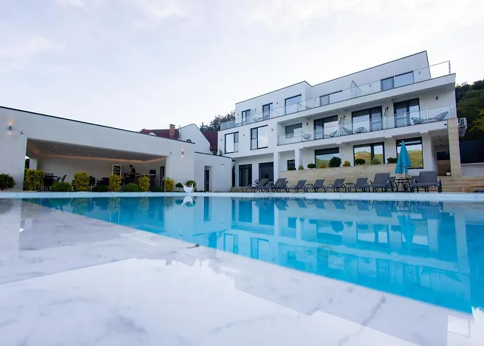 Yrys House - Adults Only