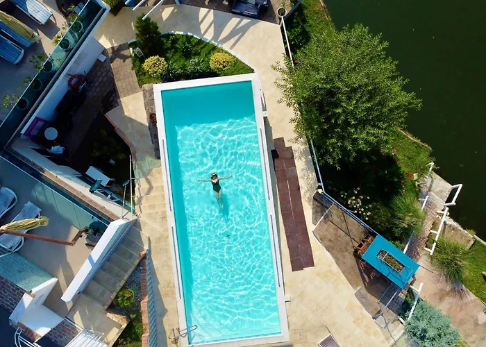 Riviera 990 - Resort & Restaurant