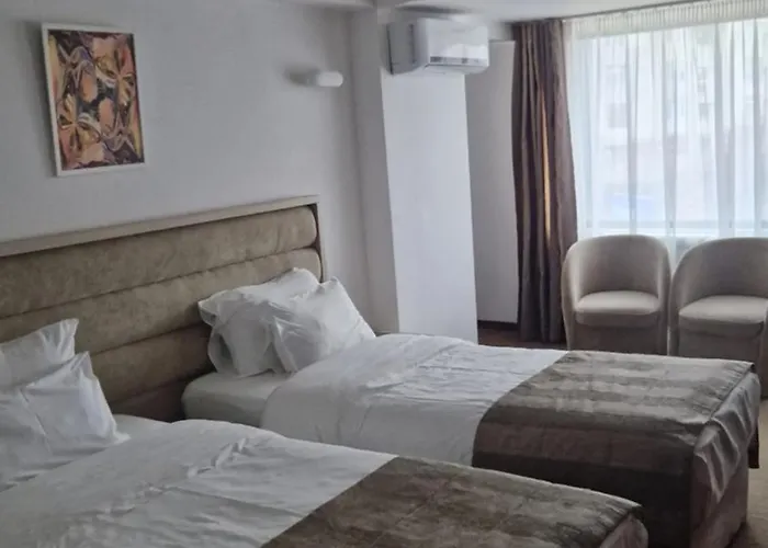City Hotel & Lounge