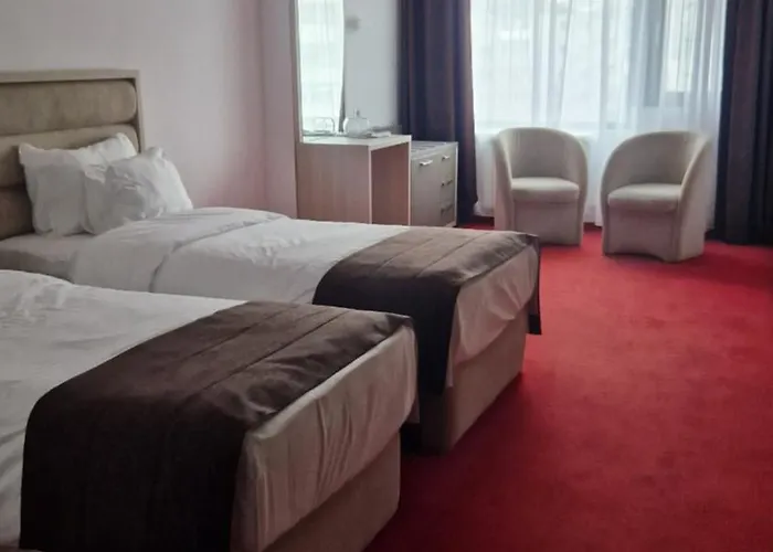 City Hotel & Lounge