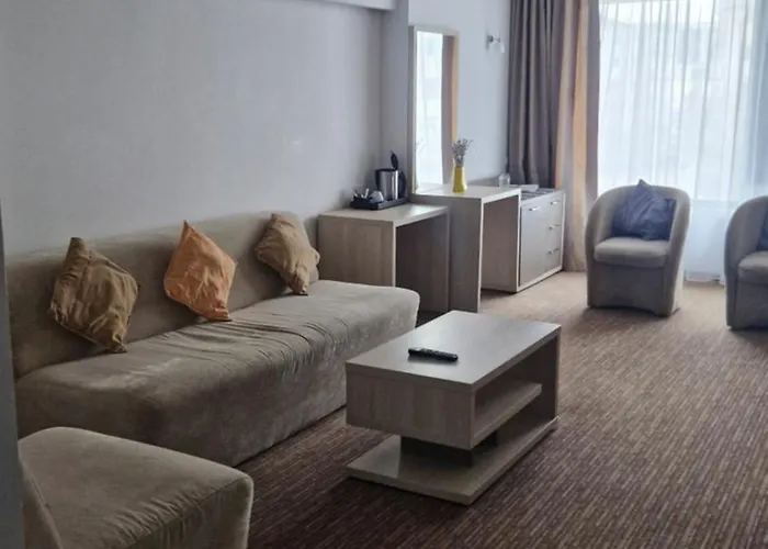 City Hotel & Lounge