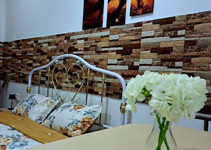 Regim Hotelier Pietonală Oradea, România