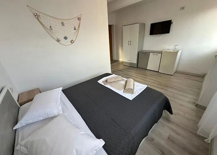 Vila Cornelius Costineşti, România