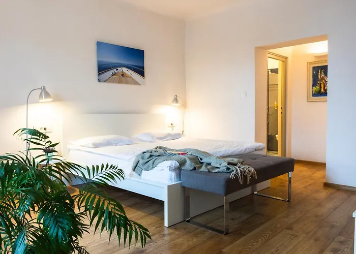 Jules Home