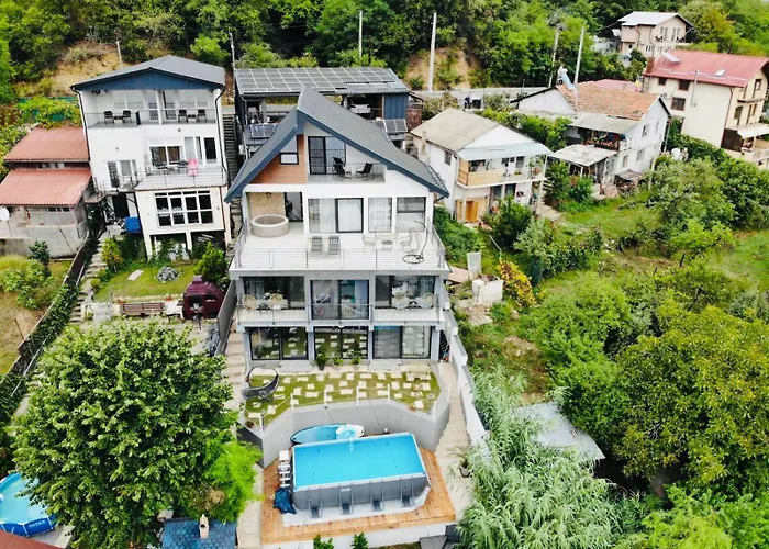 Noah River House