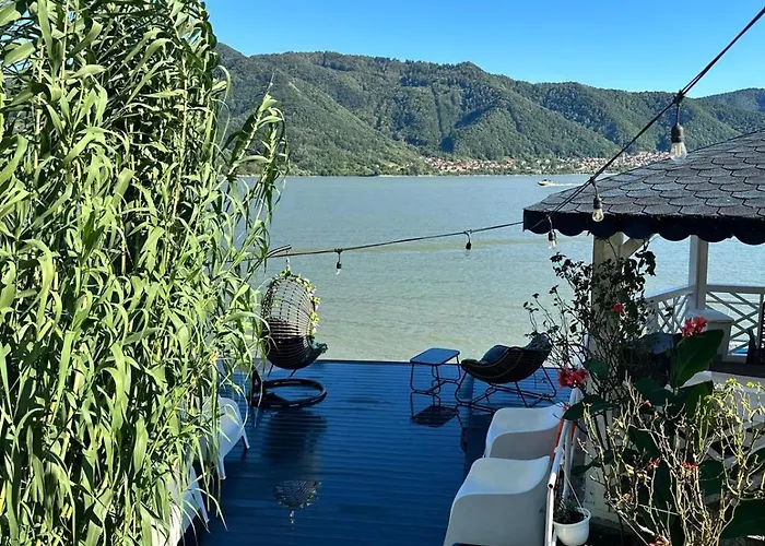 Noah River House Orşova, România