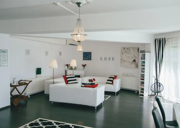 Youness Wellness Clinic & Retreats Mereni , România