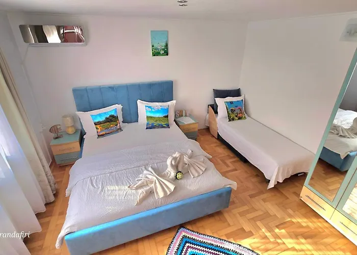 Casa Cu Trandafiri