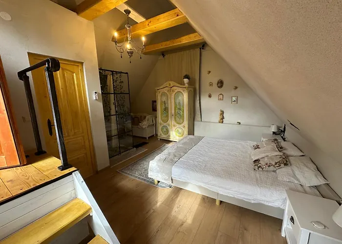 130/Lodging And Glamping