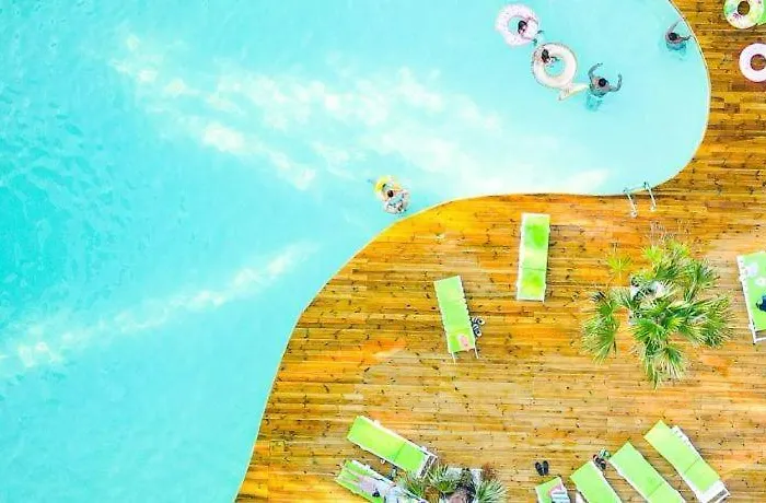 Mojo Resort