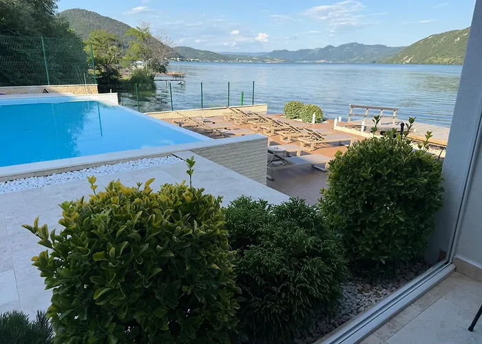 Yrys House - Adults Only