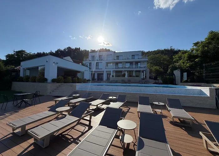Yrys House - Adults Only