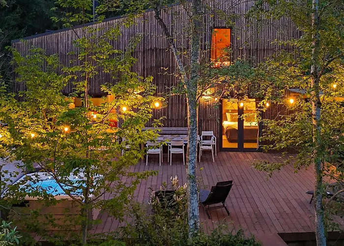 La Rau 663A - Riverside Mountain Chalet With Outdoor Jacuzzi