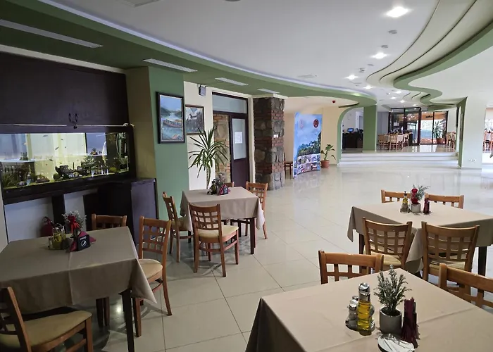Hotel Valea cu Pesti