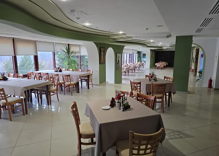 Hotel Valea cu Pesti