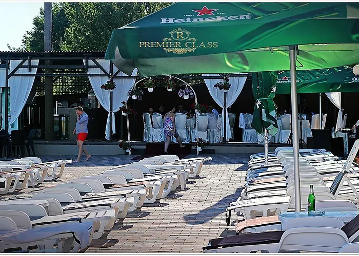 Hotel Premier Class Valea Lupului , România