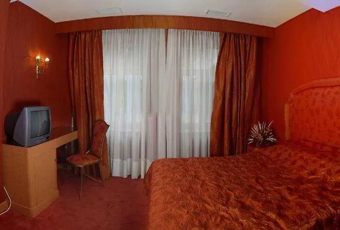Hotel Vulturul Negru